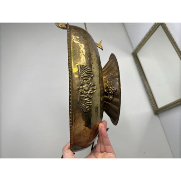 Vtg MCM Solid Brass Hammered Footed Center Bowl Decorative Bowl Double Handle - Picture 5 of 10